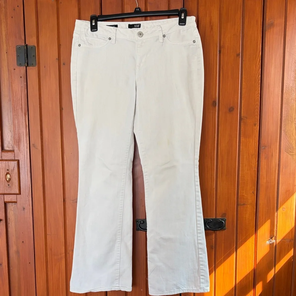 a.n.a Classic White Denim Pants Sz 10. WJ